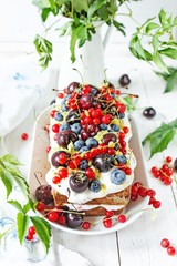 Sponge cake with cream and fresh fruits
