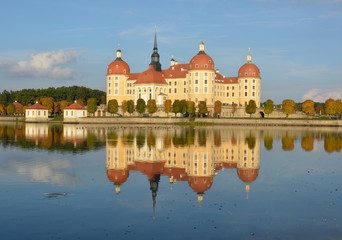 Fototapeta na wymiar Barockschloss Moritzburg in Sachsen