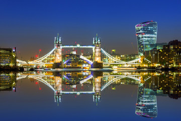 Obraz premium Tower Bridge in London at night, UK