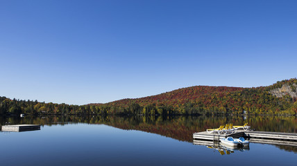 Obraz premium Lac-Superieur, Mont-tremblant, Quebec, Canada