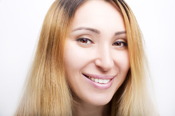 Naklejka premium A portrait of beautiful face with beautiful brown eyes - isolated on white