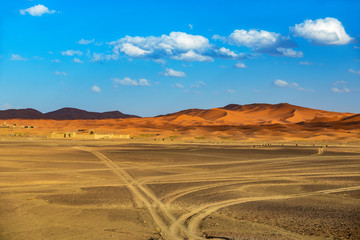 Fototapeta na wymiar dunes of sahara at erfoud in morocco