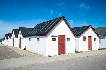 Fototapeta na wymiar Fischerhütten an der Nordsee, Jütland, Dänemark