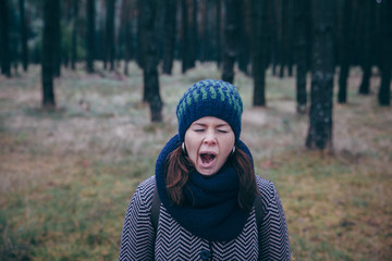 Yawning Queen / Gähnende Frau