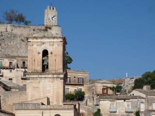 L'antica torre dell'orologio a Modica, Ragusa, Italia