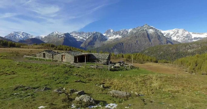 Baite di un alpeggio - Valmalenco - Itali - video 4K