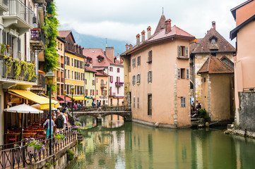 Fototapeta na wymiar Streets, canal and Thiou river in Annecy, France