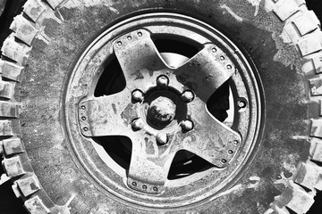 Dirty wheel of SUV after the mud stage © sudok1