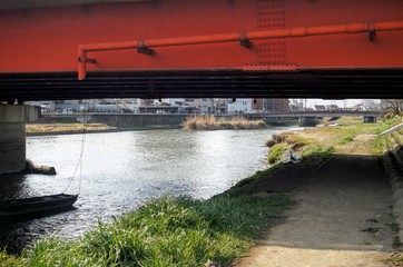 橋の下