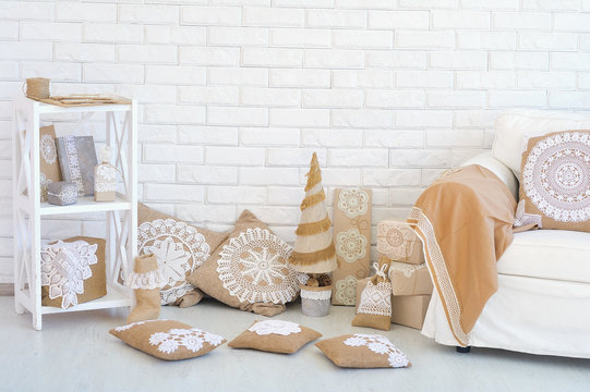 Cozy home corner Christmas decoration ideas with lace and linen