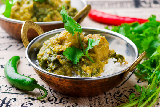  Chicken and Spinach Curry. Indian cuisine