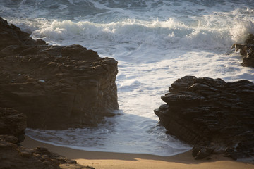 Obraz premium Waves and Rocks