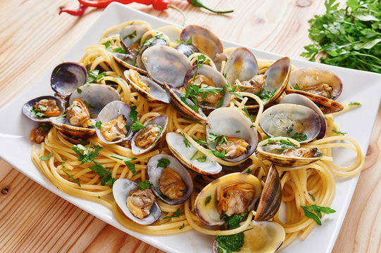 Pasta with steamed clams