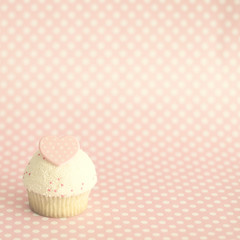 Vintage Valentines Day Cupcake - 124162181