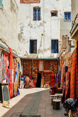 Fototapeta na wymiar carpet selling in medina of essaouira