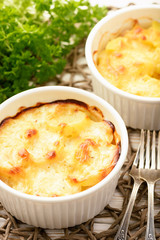 Casserole with chicken, potatoes, leek and cheese.