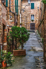 narrow backstreet in Montepulciano