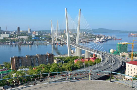 Владивосток, вантовый мост через бухту Золотой Рог