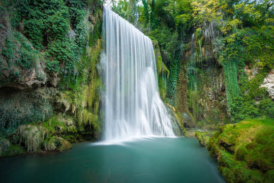 Fototapeta Cascada en el Monasterio de Piedra, Zaragoza (España)