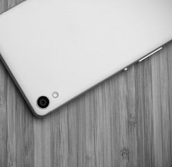 Smartphone weiß, Rückansicht mit Kamera