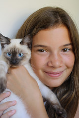BAMBINA CON GATTO SIAMESE