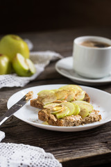 Rye toast with peanut butter, apples and honney and coffee