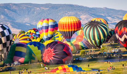 Naklejka premium Hot Air Balloons Prepare for Lift-Off