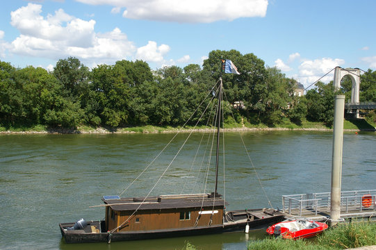 QUAI D'EMBARQUEMENT