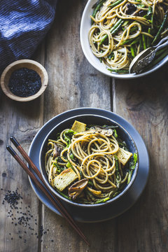 Sesame noodles with tofu and vegetables