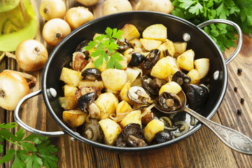 Fried potatoes with mushrooms