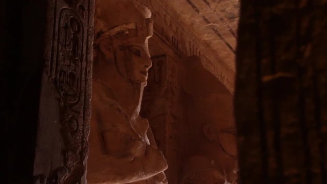 Statue of Osiris, Temple of Ramesses II, rack focus.