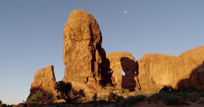 Wide pan of rock formation at Arches National Park