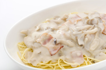 キノコのクリームパスタ