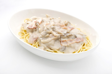 キノコのクリームパスタ