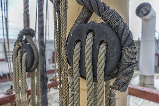 A close-up of the line and pulley of a boat.