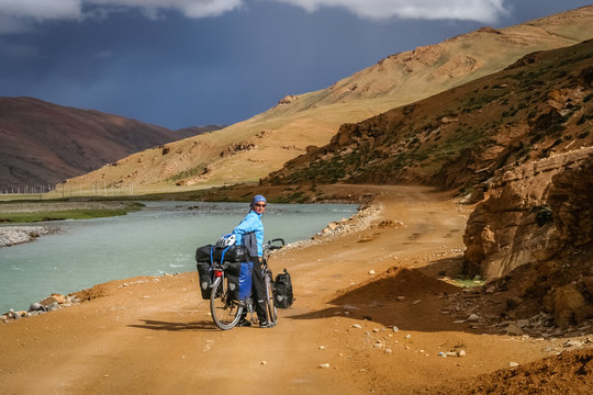 Cycling through Tibet