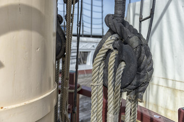 Obraz premium close-up of a wooden pully