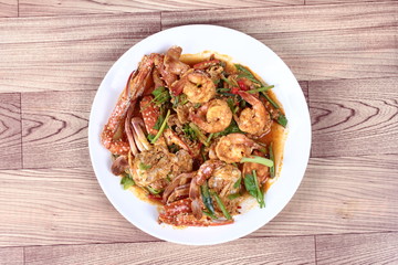 Stir-fried crab and shrimp in curry power is top-ten of popular Thai food as seafood to fried with  fresh milk ,grill curry ,egg ,oyster oil and yellow curry powder. 