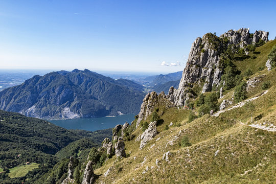 Lago di Como e le Alpi