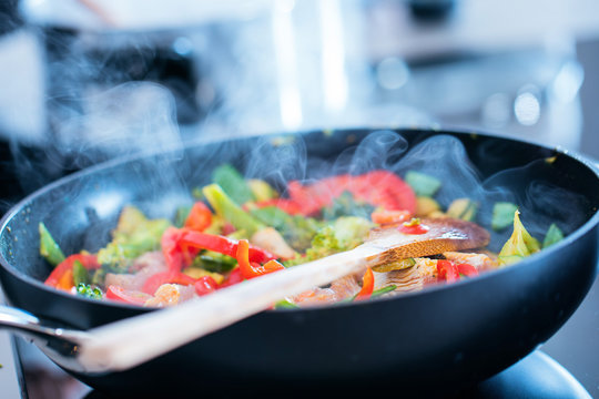 Gem&uuml;sepfanne mit putenstreifen 