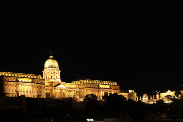 Fototapeta na wymiar illuminated Budapest royal castle by night