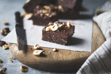No-bake hazelnut ganache brownies Gluten-free, vegan, refined su