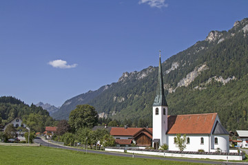 Fototapeta na wymiar Graswang in Oberbayern