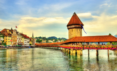 Fototapeta na wymiar Chapel Bridge and Water Tower in Luzern, Switzerland