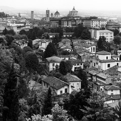 Panorama in bianco e nero di Città Atla vista da San Vigilio