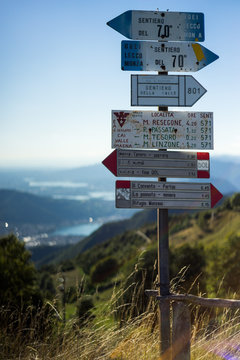Cartelli sentieri montani