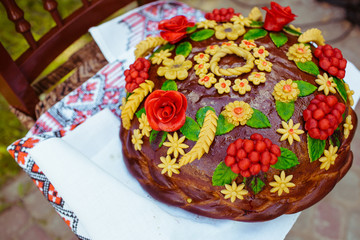 Red glaze flowers decorate wedding bread
