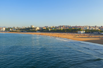 Fototapeta na wymiar beach view in the city of santander