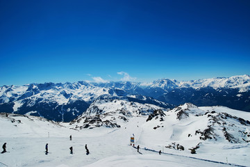 Obraz premium MAYRHOFEN, AUSTRIA - MARCH 28, 2015 - Slopes and ski lifts at ilpine skiing resort at Mayrhofen, Austria on March 28, 2015