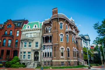 Fototapeta na wymiar Historic row houses along Logan Circle, in Washington, DC.